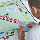 Hasbro Games - Juego de Mesa Monopoly Clásico Nuevos Tokens 8a+